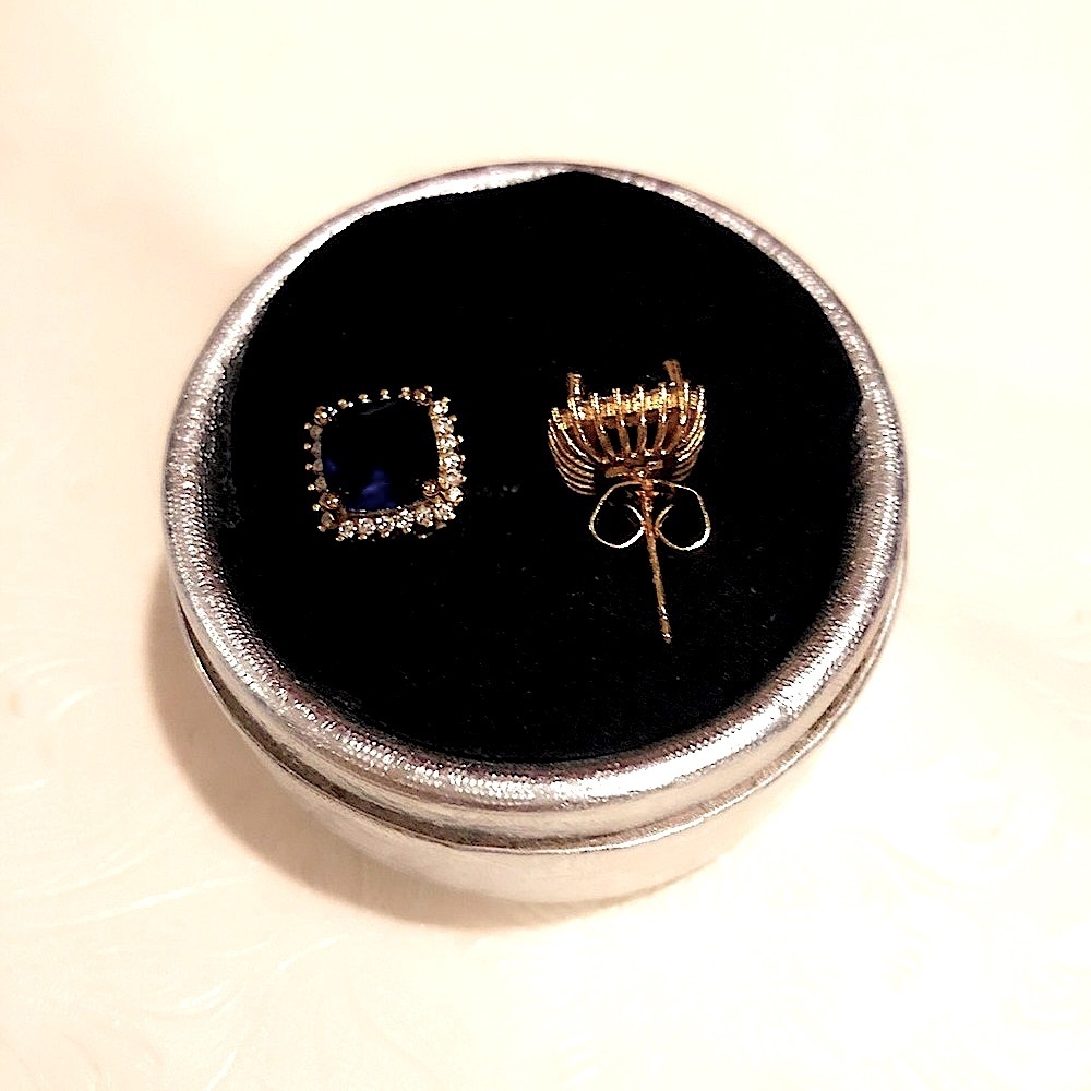 Adorable earring! - Picture 2 of 2